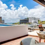 Incredible Oceanview Roof Lounge, Apartment Units 2 Blocks To Beach